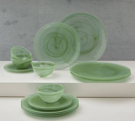 APARTMENT • Instagram Green Coastal Decor, Cute Kitchenware, Green Dishes, Assiette Design, Glass Charger Plates, Serving Ware, Abrasive Cleaner, Kitchen Goods, Glass Dinnerware