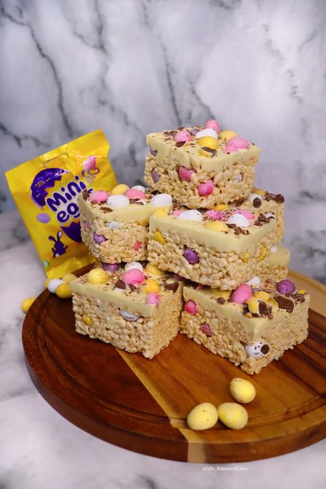 Easter Rice Krispie Treats, Rice Krispie Squares, Easter Cooking, Easter Egg Cake, Egg Rice, Tray Bake Recipes, Easter Desserts Recipes, Mini Egg, Rice Krispy