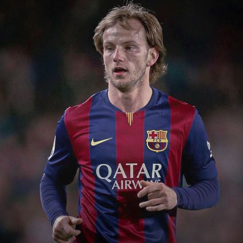 Rakitic Barcelona, Ivan Rakitic, Xavi Hernandez, Vintage Football, Lionel Messi, Fc Barcelona, Juventus, Barcelona, Football