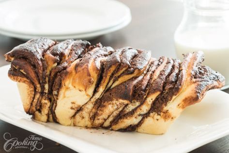 Nutella Pull Apart Bread Nutella Bread, Nutella Recipes Easy, Bread Pull Apart Recipes, Bread Soft, Nutella Spread, Swirled Bread, Nutella Recipes, Pull Apart Bread, Pull Apart