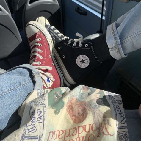 Liz Buxbaum And Wes Bennett, Couples Converse, Indie Grunge Aesthetic, Wes Bennett, Better Than The Movies, Converse Aesthetic, Chuck Taylor Shoes, Converse Red, All Stars Converse