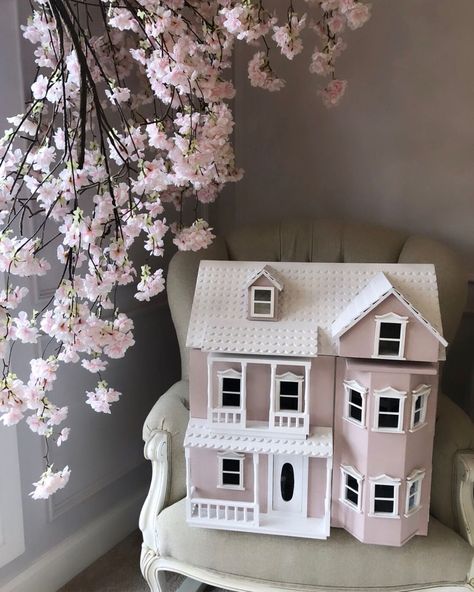 Victorian doll houses on Instagram: “Blush hues for your Wednesday afternoon 🌸 #newcolour #dollhouse #playtime #woodentoys #victorian #kidsroom #kidsdecor #kidsroominspo #doll…” Pink Doll House, Wednesday Afternoon, Doll House Plans, Victorian Dollhouse, White Windows, Victorian Dolls, Pink Doll, Miniature Houses, Play House