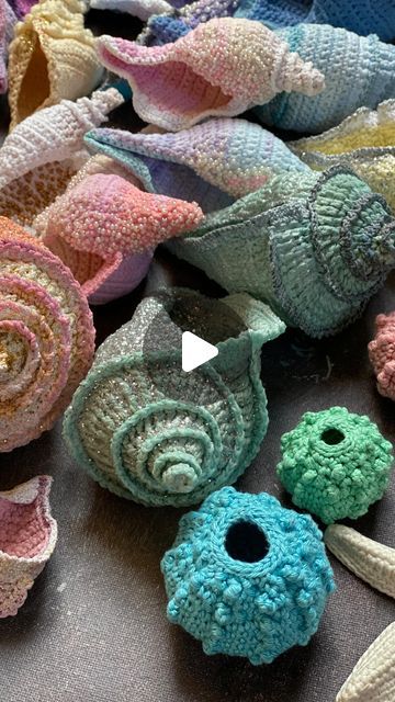 Crochet Conch Shell Pattern Free, Crochet Sea Shells Pattern Free, Shell Crochet Pattern, Crochet Shells, Crochet Starfish, Free Form Crochet, Shell Crochet, Sea Urchin Shell, Crochet Shell