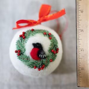 Wool Felted Ornament christmas Bullfinch Needle - Etsy Felt Birds Ornaments, Needle Felted Ornaments, Felted Christmas, Dollar Store Christmas Crafts, Needle Felting Diy, Needle Felted Christmas, Wool Needle Felting, Felt Christmas Decorations, Bullfinch