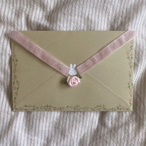 Cottagecore Letter, Coquette Envelopes, Letter Stationary, Snail Mail Aesthetic, Pretty Envelopes, Envelope Decoration, Letter Writing Aesthetic, Cute Letter, Letter Aesthetic