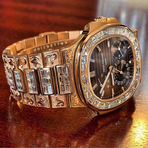 Horological Marvel on Instagram: “Incredible work by @watchcraftcollection on an amazing manufacture of a 1/1 Patek Philippe Nautilus 5712/R 🔥💎 ✅ Follow me…” Iced Out Watches, Instagram Thoughts, Hype Beast, Gold Diamond Watches, Patek Philippe Aquanaut, Ice Watch, Gold Money, Nice Jewelry, Rolex Air King