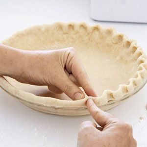 Crimped Pie Crust Perfect Pie Crust Recipe, Flaky Pie Crust Recipe, Pie Crust Designs, Dessert From Scratch, Gluten Free Pie Crust, Perfect Pie Crust, Gluten Free Pie, Flaky Pie Crust, Easy Pie