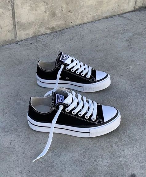 Cute Converse Shoes, Tenis Converse, Pretty Sneakers, Trendy Shoes Sneakers, Dr Shoes, Basket Style, Preppy Shoes, Pretty Shoes Sneakers, Shoes Outfit Fashion