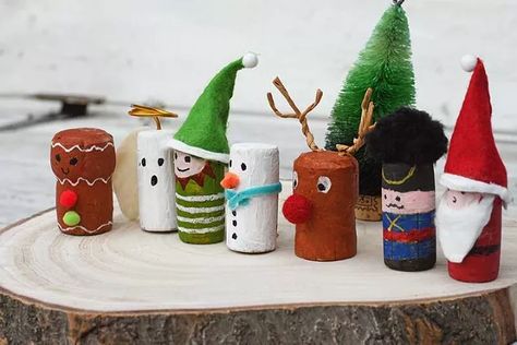 How To Make A Fun Cork Christmas Gang | Hometalk Wine Cork Crafts Christmas, Cork Crafts Christmas, Cork Christmas, Wine Cork Diy Crafts, Wine Cork Ornaments, Cork Crafts Diy, Wine Cork Diy, Christmas Figures, Cork Ornaments