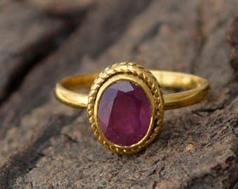 Ruby Ring Designs, Antique Ruby Ring, Gold Ruby Ring, Ruby Wedding Rings, Vintage Gold Engagement Rings, July Birthstone Ring, Ruby Ring Gold, Crystal System, Ring Ruby