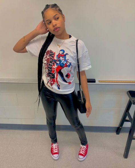 Red Converse Outfit Black Women, Cute Outfits For 7th Grade, Fashion Outfits Baddie, Red Converse Outfit, 7th Grade Outfits, Red And Black Outfits, Outfits Baddie, Faux Locs Hairstyles, Red Converse