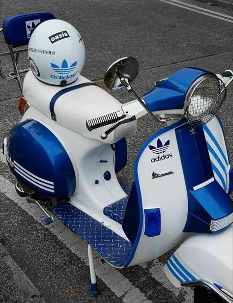 Crackin' scooter boys Adidas-Vespa Piaggio Scooter, Vespa Vintage Italy, Vespa Bike, Vespa Ape, Vespa Lx, Italian Scooter, Classic Vespa, Vespa Piaggio, Retro Scooter