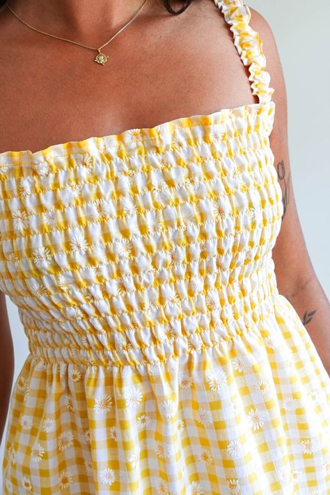 Easy Shirred Dress Sewing Tutorial Shirred Waist Dress Pattern, Smocked Dress Sewing Pattern, Gingham Dress Pattern Free, Diy Smocked Dress, Sun Dress Pattern Free, Shirred Top Pattern, Sew Easy Dress, Diy Easy Dress, Sewing Summer Clothes