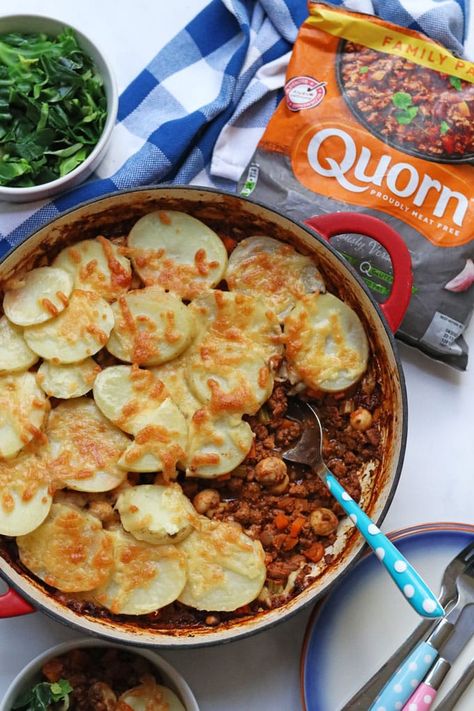 Quorn & Vegetable Hot Pot. The ultimate comfort food meal, perfect for Autumn and Winter but easy enough to whip up mid week! #hotpot #veggiehotpot #vegetarianhotpot #comfortfood Veggie Hot Pot, Minced Quorn Recipes, Quorn Mince Recipes, Vegetarian Hot Pot, Noom Meals, Quorn Recipes, Edamame Recipes, Vegetarian Kids, Vegetarian Meals For Kids