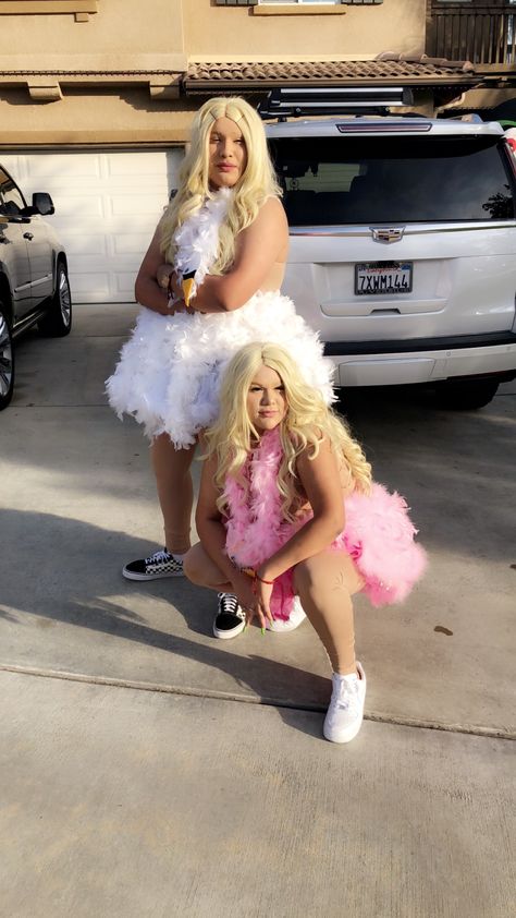 Best Friends Costumes Ideas, Unique Couples Halloween Costume Ideas Best Friends, White Chicks Theme Party, Holloween Costume Ideas Besties Funny, White Chicks Movie Outfits, Funny Costume Duos, Height Difference Halloween Costumes, Clever Funny Halloween Costumes, White Chicks Couple Costume