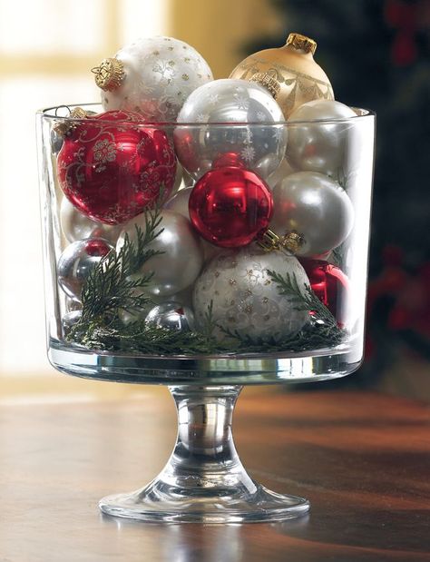 Centerpiece simplicity!  Ornaments and sprigs of greenery nested in a trifle bowl...   the combinations could be endless. Jessica Spencer, Christmas Centrepieces, Trifle Recipes, Trifle Bowl, Kitchen Surfaces, Chef Kitchen, Christmas Centerpiece, Round Ornaments, Pine Needles