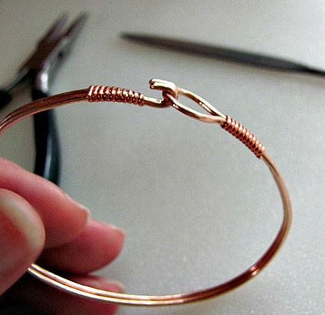 Diy Copper Wire Bracelet, Diy Wire Bracelet Tutorials, Copper Wire Jewelry Diy, Diy Wire Bracelet, Wire Bracelets Diy, Wire Bracelet Tutorial, Copper Jewelry Diy, Bangle Diy, Diy Bangle Bracelets