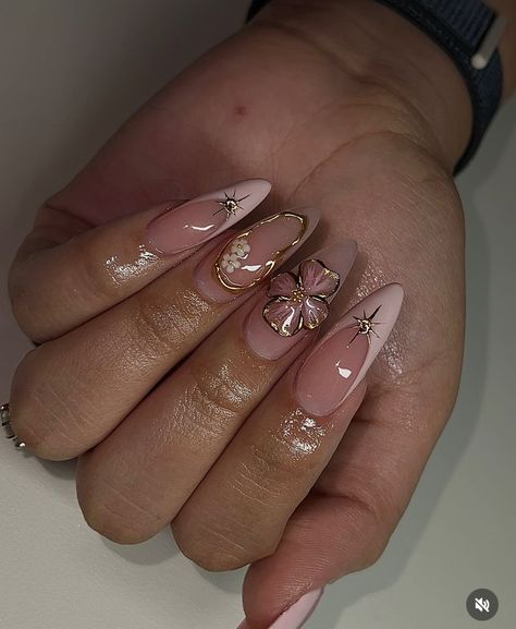 Classy Almond Nails, Golden Nails, Acrylic Toe Nails, November Nails, Nails Stiletto, Fantasy Nails, Vintage Nails, Colored Acrylic Nails, Girly Acrylic Nails