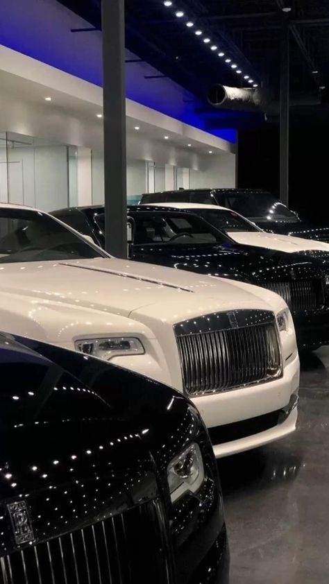 Car Saleswoman Aesthetic, Future Life Aesthetic Rich, Luxurious Cars Aesthetic, Cars Aesthetic Luxury, Rich Aesthetic Black, Black Luxury Cars, Rich Cars Luxury, Dream Cars For Girls Luxury, Luxury Lifestyle Black