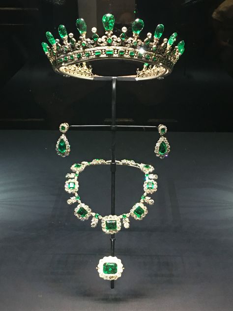 Queen Victoria Emerald Tiara, Queen Victoria Jewellery, British Tiaras, Royal Family Jewels, Princesa Sophia, British Crown Jewels, Royal Crown Jewels, Queens Jewels, Royal Tiaras