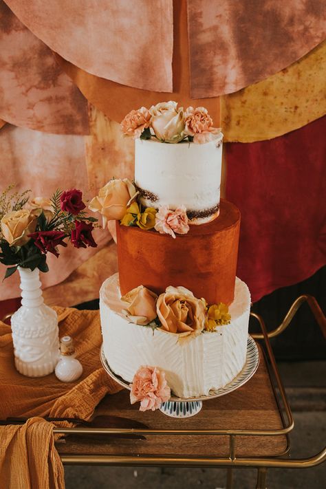 Terra Cotta Cake Wedding, Wedding Cake Terracotta, Rust And Terracotta Wedding, Rust Wedding Cake, Terracotta Wedding Cake, Rust And Terracotta, Visionary Board, Terra Cotta Wedding, Wedding Cake Peach