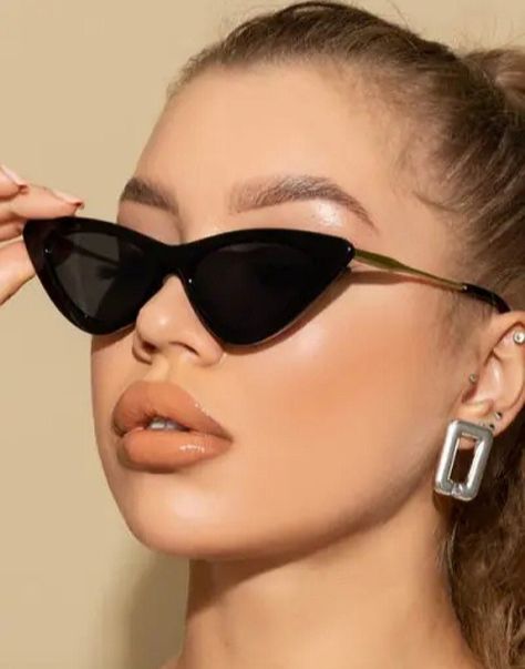 #sunglasses #sunglasseswomen #sunglassesaesthetic #summeraesthetic Cats Eyes, Uv400 Sunglasses, Shades For Women, Estilo Hip Hop, Trending Sunglasses, Black Sunglasses, Unisex Sunglasses, Women Trends, Brand Designer