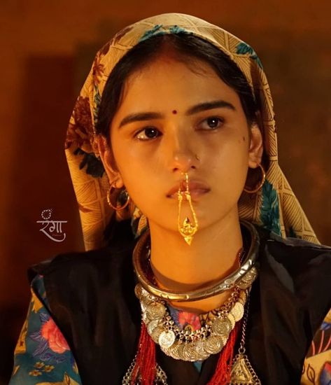 Uttarakhand Women, Pahadi Culture, Septum Nose, Indian Look, Portrait Photography Women, Face Photography, Nose Jewelry, Indian Aesthetic, Interesting Faces