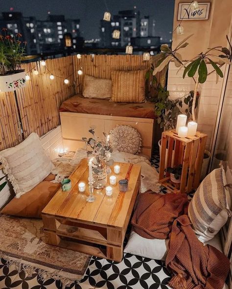 Boho Apartments, Balcony Design Ideas, Small Balcony Design, Apartment Patio, Apartment Patio Decor, Outdoor Balcony, Small Balcony Decor, Balcony Furniture, Apartment Balcony