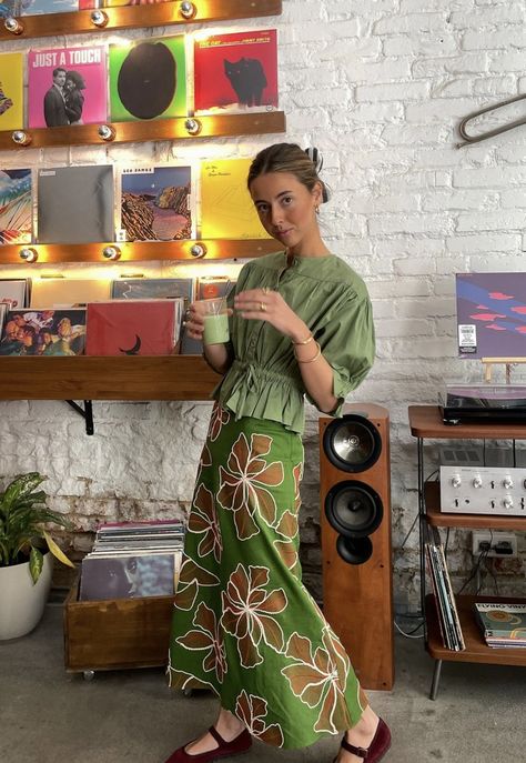 Festive Outfits For Women, Mix Match Pattern Outfits, Slip Skirt Styling, Colorful Simple Outfits, Spring 25 Fashion Trends, European Work Outfits, Portugal Fashion Summer, Colorful Maximalist Outfit, Boho Business Casual Work Outfits