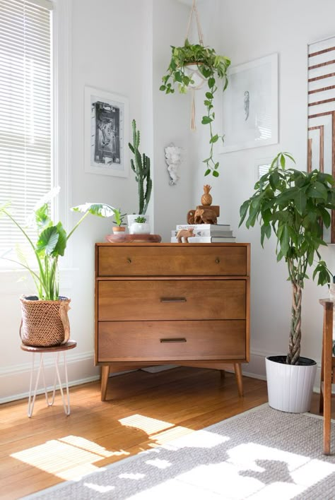 House Tour: An Artist’s “Scavenged Modern Zen” DC Home | Apartment Therapy Zen Bedroom, Zen Room, Home Apartment, Hygge Home, Apartment Inspiration, House Tour, My New Room, Apartment Therapy, Home Fashion