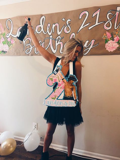 21st birthday sign party 21st Sign, 21st Birthday Themes, 21st Birthday Checklist, 21st Birthday Sign, 21st Birthday Outfit, 21st Birthday Party, 21st Party, Sorority Big Little, Birthday Party 21