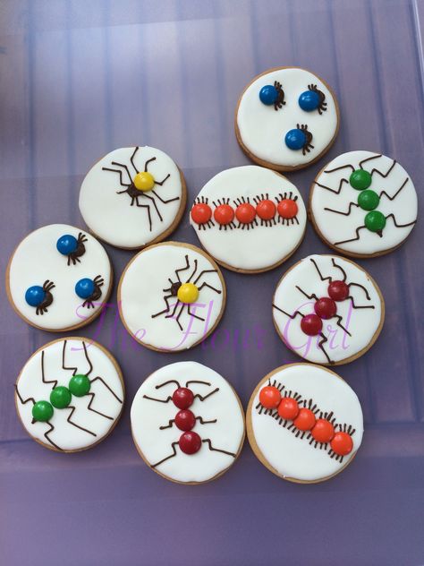 Bug Themed Treats, Insect Cookies Decorated, Bug Cookies Decorated, Bug Sugar Cookies, Insect Cookies, Bug Cookies, Reptile Party, Bug Party, Harry Birthday