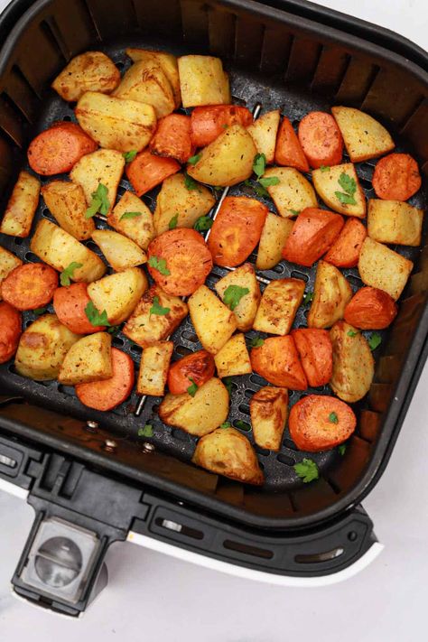 Air Fryer Carrots and Potatoes Air Fried Potatoes And Carrots, Air Fryer Roast Potatoes And Carrots, Roasted Carrots And Potatoes Air Fryer, Air Fried Carrots Recipe, Airfryer Carrots And Potatoes, Potatoes And Carrots In Air Fryer, Roasted Potatoes And Carrots Air Fryer, Air Fryer Potatoes And Carrots, Air Fryer Carrots And Potatoes