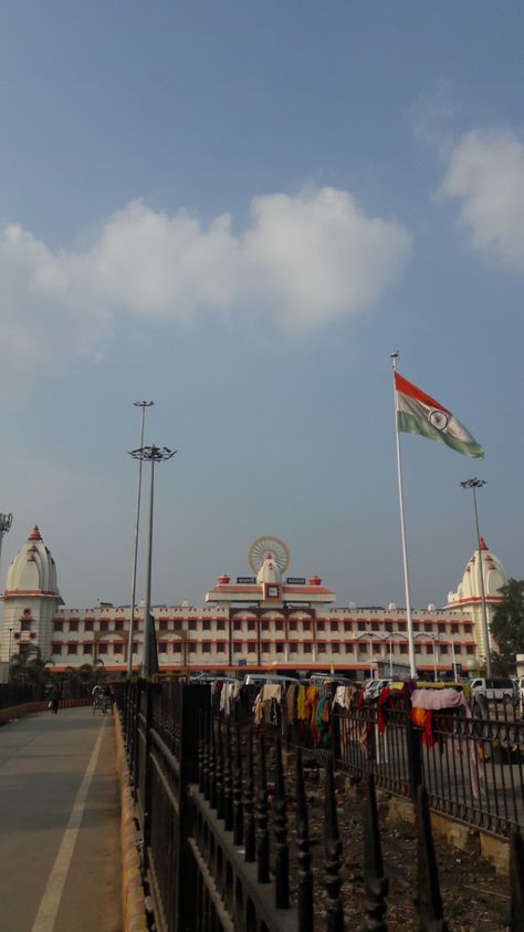 Varanasi Station, Mehndi Decor, Girl Drawing Sketches, Varanasi, Travel Aesthetic, Girl Drawing, Indore, All Art, Drawing Sketches