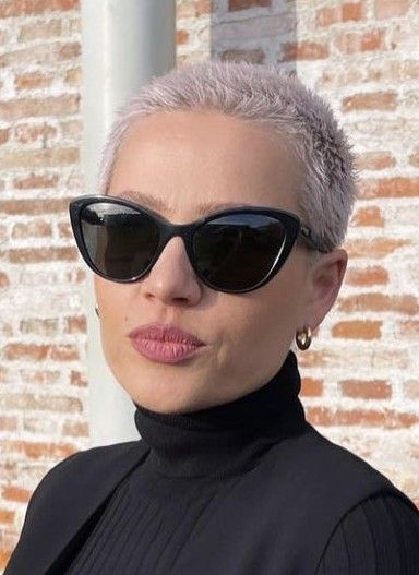 Grey Hair Buzzcut Women, Edgy Buzzcut Women, Long Buzz Cut Woman, Extremely Short Hair, Women’s Buzzed Hair, Ladies Buzzed Haircuts, Women’s Buzzed Haircuts, Short Haircuts For Long Faces, Super Short Hairstyles