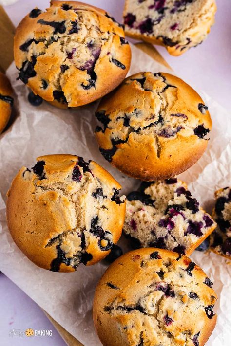 Jumbo Muffins Blueberry, Large Batch Blueberry Muffins, Giant Blueberry Muffins Recipe, Big Bakery Style Muffins, Big Muffins Recipes Easy, Giant Blueberry Muffins, Jumbo Bakery Style Muffins, Extra Large Muffin Recipes, Bakery Style Blueberry Muffins Jumbo