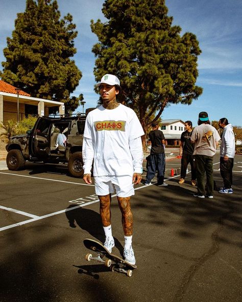 Skateboard Style Mens, Nyjah Huston Outfit, Nyjah Huston Style, Crew Socks Outfit, Skate Outfit, Nyjah Huston, Skateboard Videos, Skate And Destroy, Skateboard Photography