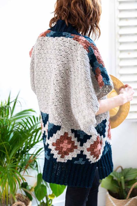 Corner Crochet, Crochet Poncho Free Pattern, Corner To Corner Crochet, Gilet Crochet, شال كروشيه, Crochet Book, Black Crochet Dress, Crochet Poncho Patterns, C2c Crochet