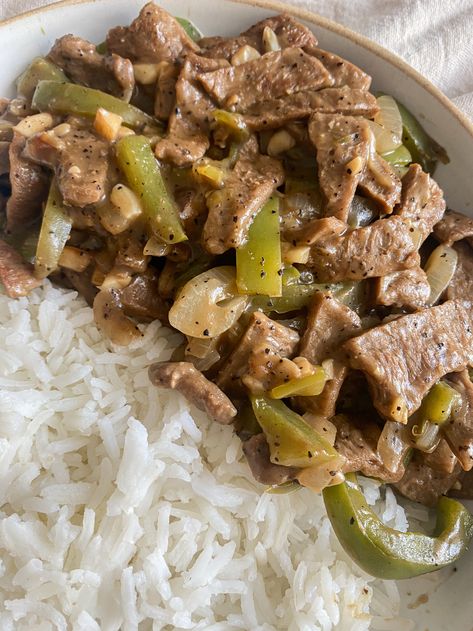 Vegan Peppered Steak (easy and simple) — Love By Plants Vegan Hamburger Steak, Vegan Pepper Steak, Vegan Steak Recipe, Peppered Steak, Seitan Recipe, Steak And Rice, Pepper Steak Recipe, Great Dinner Recipes, Seitan Recipes