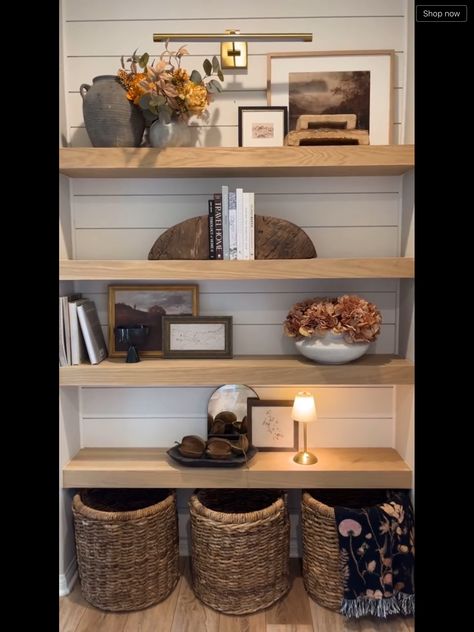 Modern Bookshelf Decor, Shelf Styling Living Room, Dark Wood Shelves, Floating Shelves Living Room, Floating Shelf Decor, Antique Shelves, Styling Shelves, Bookcase Decor, Wall Bookshelves