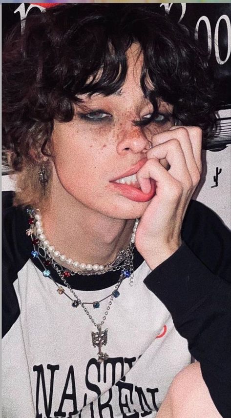 Androgynous Makeup, Look Grunge, Punk Makeup, Alt Makeup, Face Drawing Reference, Male Makeup, Gender Envy, Eyeliner Looks, Atticus