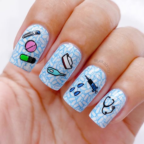 Medical Nails Designs, Medical Assistant Nails, Pill Nails, Surgery Nails, Medical Nails, Science Nails, Magical Nails, Funky Backpacks, Med School Graduation