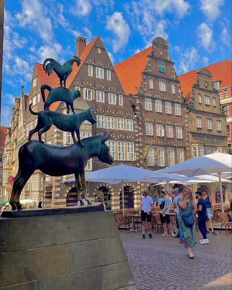 #bremen Bremen Aesthetic, Bremen Germany, Dream Vacations, Monument, Fair Grounds, Favorite Places, Germany, Statue, Architecture