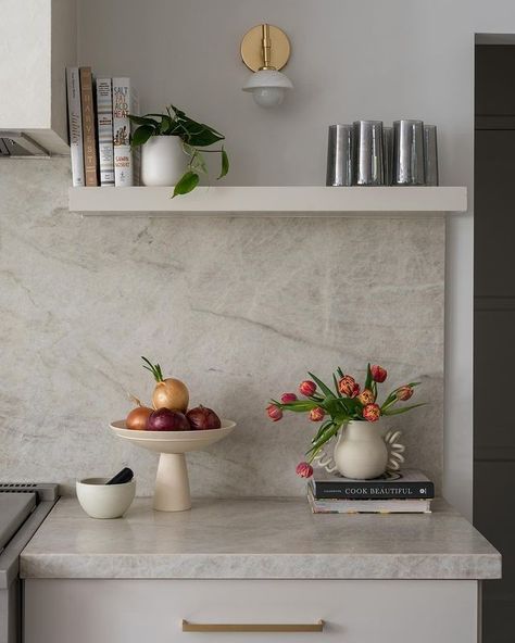 Granite Shelf In Kitchen, Marble Kitchen Backsplash Ideas, Marble Shelves, Kitchen Island Styling, Marble Shelf, Hotel Room Design, Kitchen Marble, Kitchen Inspiration Design, Apartment Kitchen