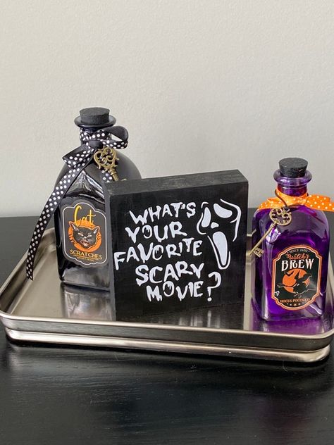 Scary Movie Decorscream Inspiredhorror Movie Decorhalloween - Etsy Spooky Apartment, Movie Night Decor, Emo Decor, Horror Movie Decor, Movie Night Basket, Scary Movie Night, Film Decor, Halloween Tiered Tray Decor, Movie Night Decorations