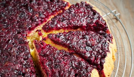 Berry Upside Down Cake, 2023 Cakes, Berry Cakes, Fruit Sweets, Dessert Light, Awesome Desserts, Baked Food, Snacks Fruit, Comfort Desserts