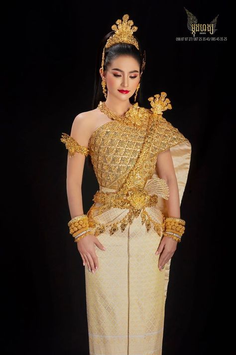 Wedding Khmer, Khmer Outfit, Khmer Clothes, Traditional Dragon, Traditional Wedding Dress, Cambodia Wedding, Khmer Wedding, Wedding Costume, Indian Bridal Fashion