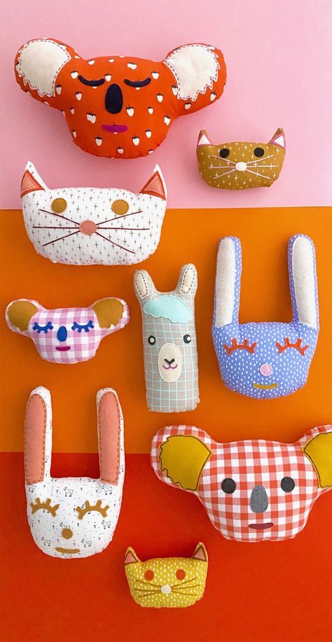 VIDEO: Bonbon Pets Animal Pillow - MADE EVERYDAY Sewing Projects Pets, Pet Toy Sewing Pattern, Cat Toy Sewing Projects, Animal Pillows Pattern, Fabric Toys Diy, Cat Soft Toy Pattern Free Sewing, Fabric Scrap Cat Toy, Animal Cushions, Animal Pillow