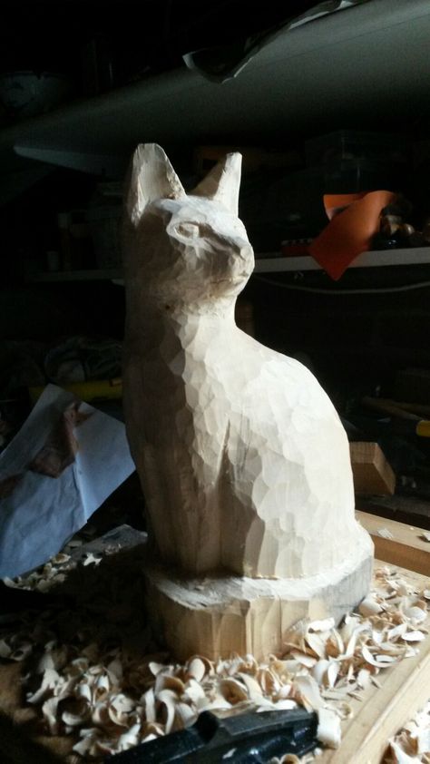 Cat Wood Carving Patterns, Cat Wood Carving, Cat Wood, Whittling Projects, Dremel Carving, Simple Wood Carving, Wood Cat, Chainsaw Carving, Wooden Statues