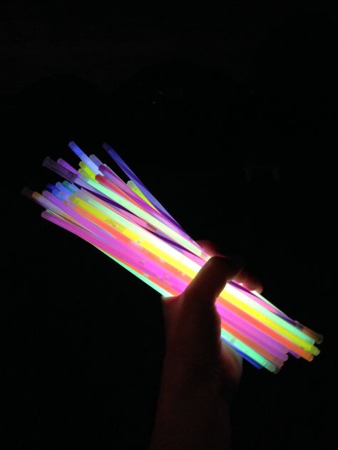 Glow sticks Glowstick Aesthetic, Glow Stick Aesthetic, Glow Stick Photography, Glow Sticks Aesthetic, Traffic Light Party, Sparkle Sticks, Glow Stick Accessories, Camping Glow Sticks, 21st Party Themes